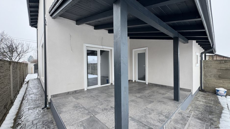 1/2 Duplex Utvin,4 Camere,2 Bai,Toate Utilitatile - Poză 3