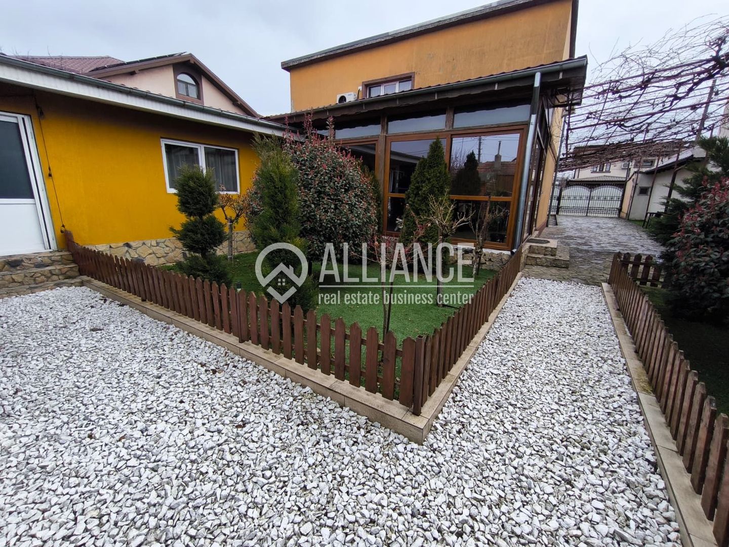 MEDEEA Vila P+1 mobilata complet si curte generoasa! - Poză 2