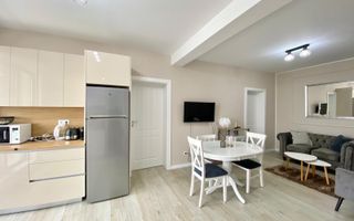 Apartament 3 camere aflat la 2 pași de UMF! Disponibil din 1 August - Poză 1