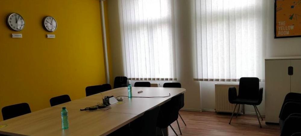 Spatiu generos pentru birouri - Poză 2