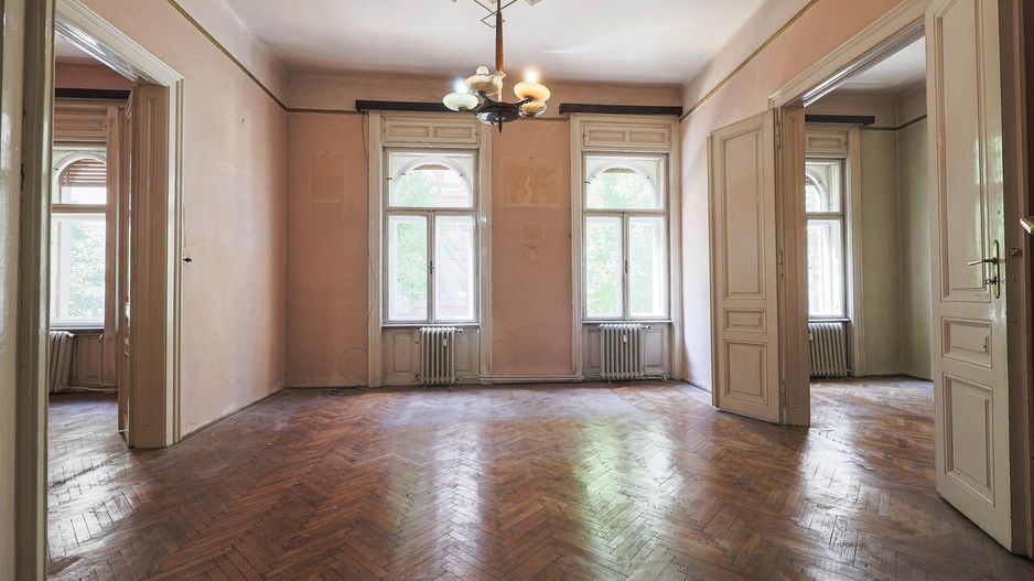 Proprietate VÂNDUTĂ! Locație de exceptie - Poză 2