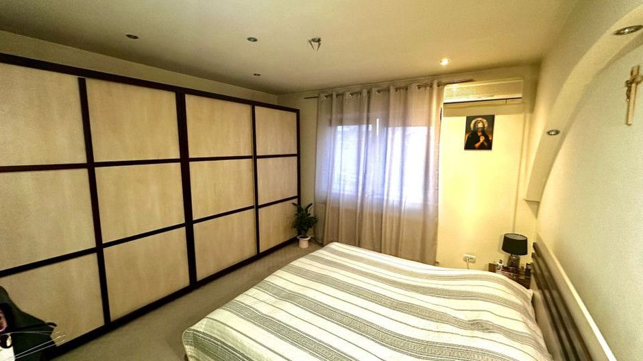 Casa moderna, 2 corpuri de cladire, teren 1000 mp, zona Aradul Nou - Poză 5