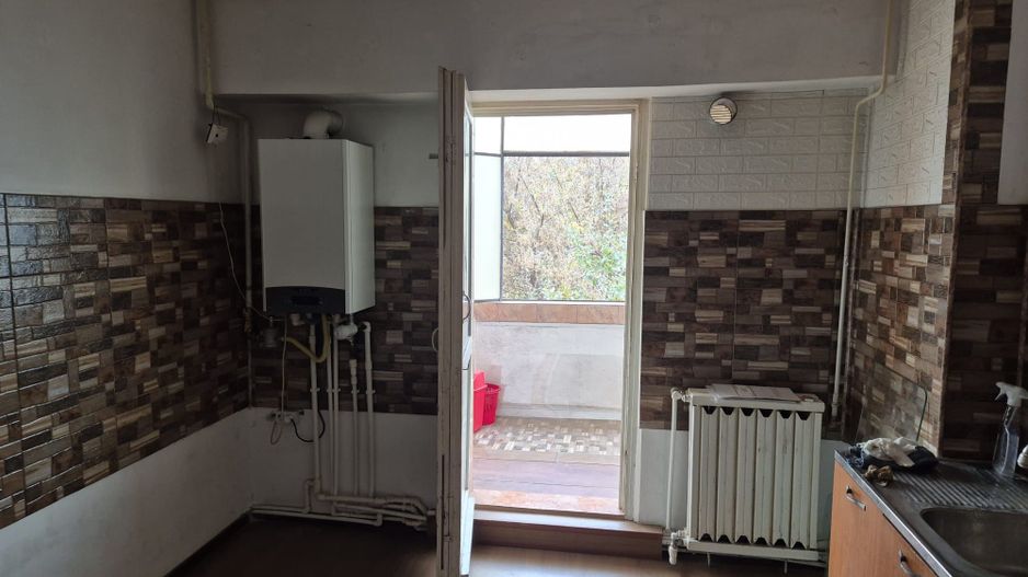 Apartament 2 camere decomandat, central - Poză 1