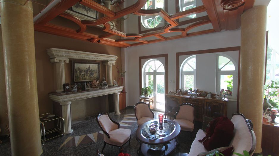 Casă / Vilă cu 8 camere de vânzare în zona Semicentral - Poză 1