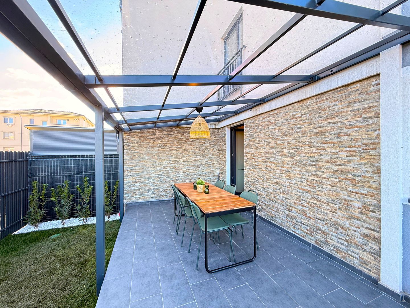 PRIMA INCHIRIERE. Casa moderna si cocheta. Curte amenajata. Loc de parcare. - Poză 10