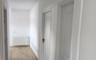 Casă spațioasă, renovată complet, într-o zonă liniștită - Poză 8