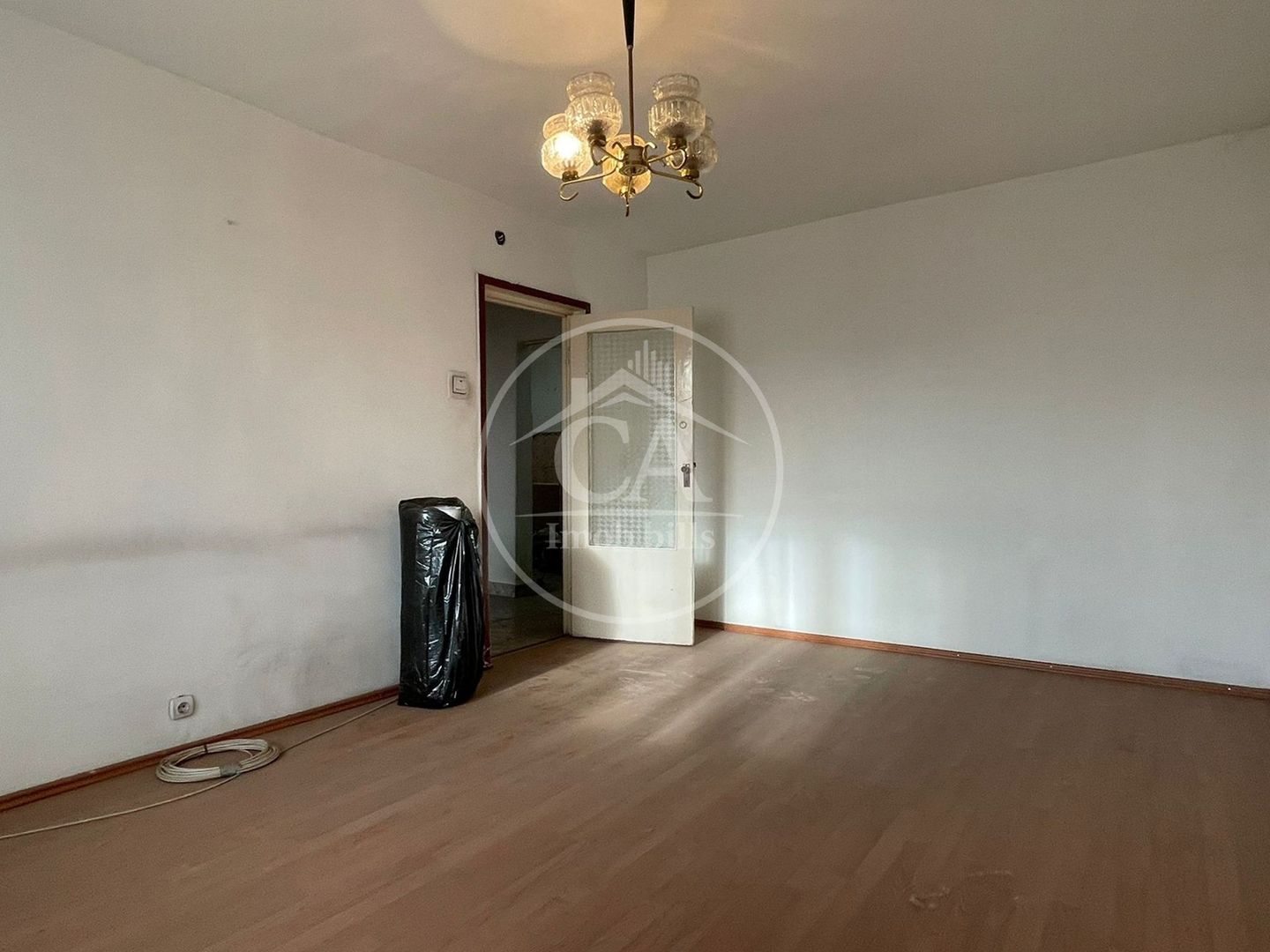 Apartament de vânzare cu 3 camere în zona Nufarul, Oradea - Poză 2