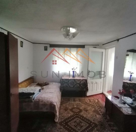 Casa rustica 3 camere, 4000 mp teren, cabana din lemn, pomi fructiferi - Poză 24