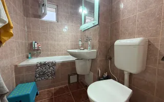 Apartament de inchiriat 3 camere etajul 4, cu lift,  Zona Vasile Aaron - Poză 12