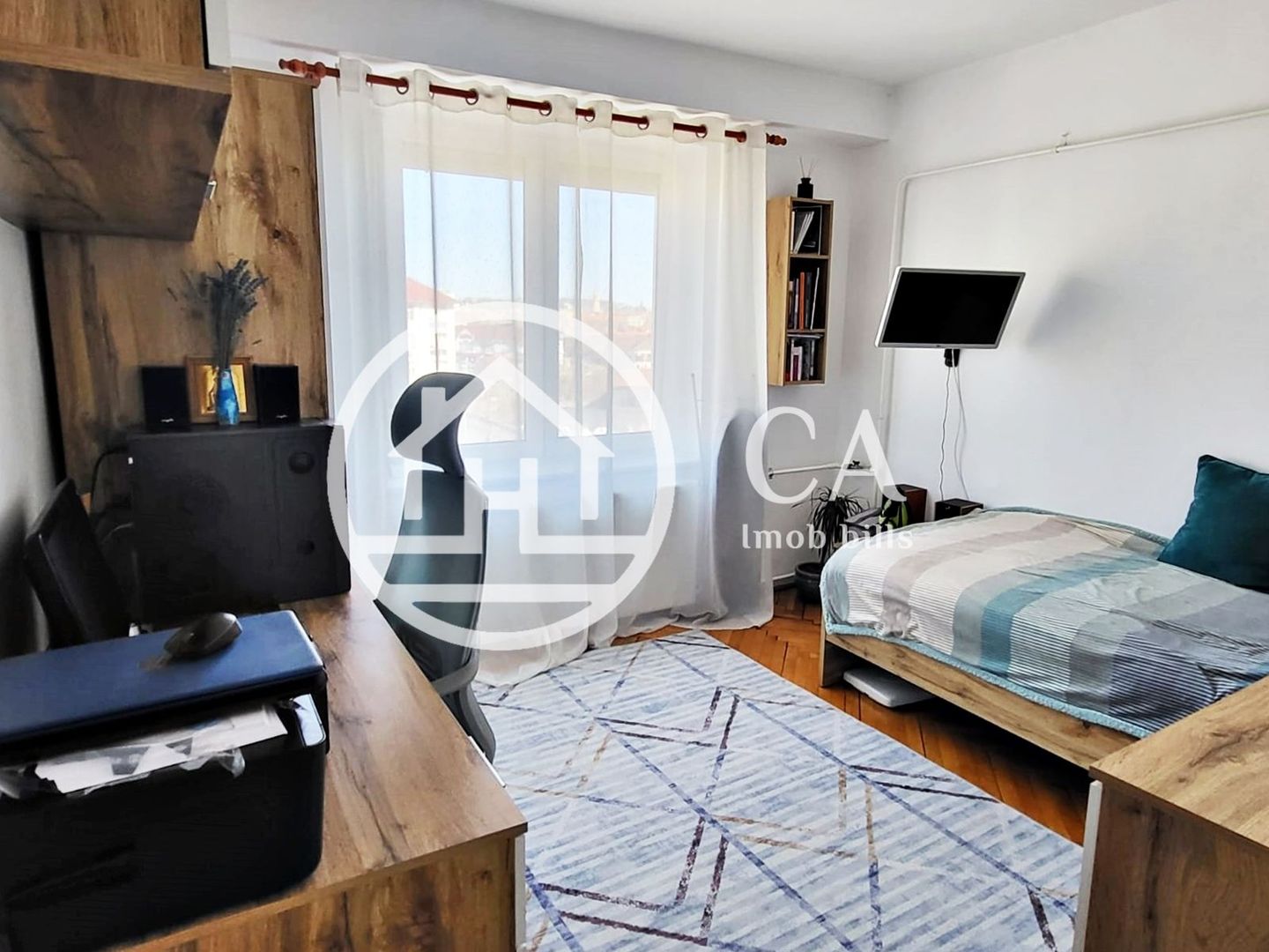 Apartament 3 camere de vânzare- Zona Centrală - Poză 2
