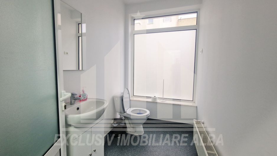 Spatiu Comercial | Laborator analize medicale | 400 mp | Cetate - Poză 12
