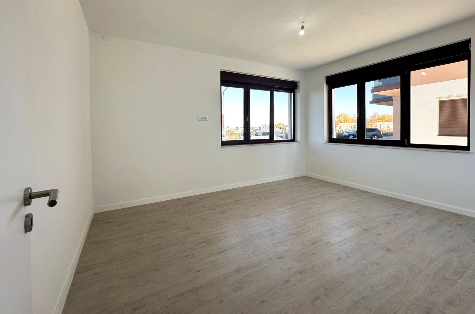 Apartament 2 camere 60 mp cu geam la baie lângă Paradisul Acvatic - Poză 4