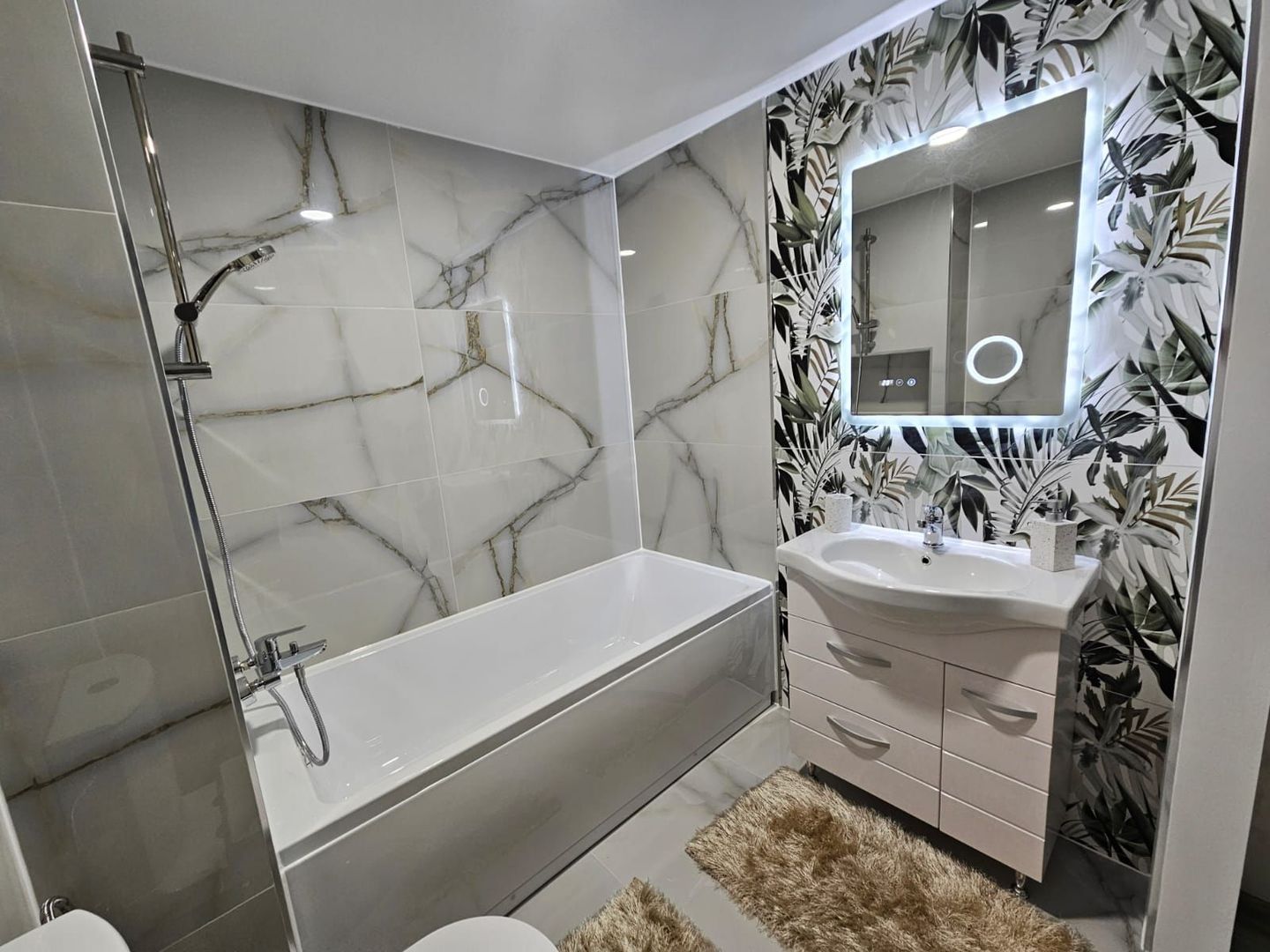 Casa renovata complet – zona Mall – - Poză 18