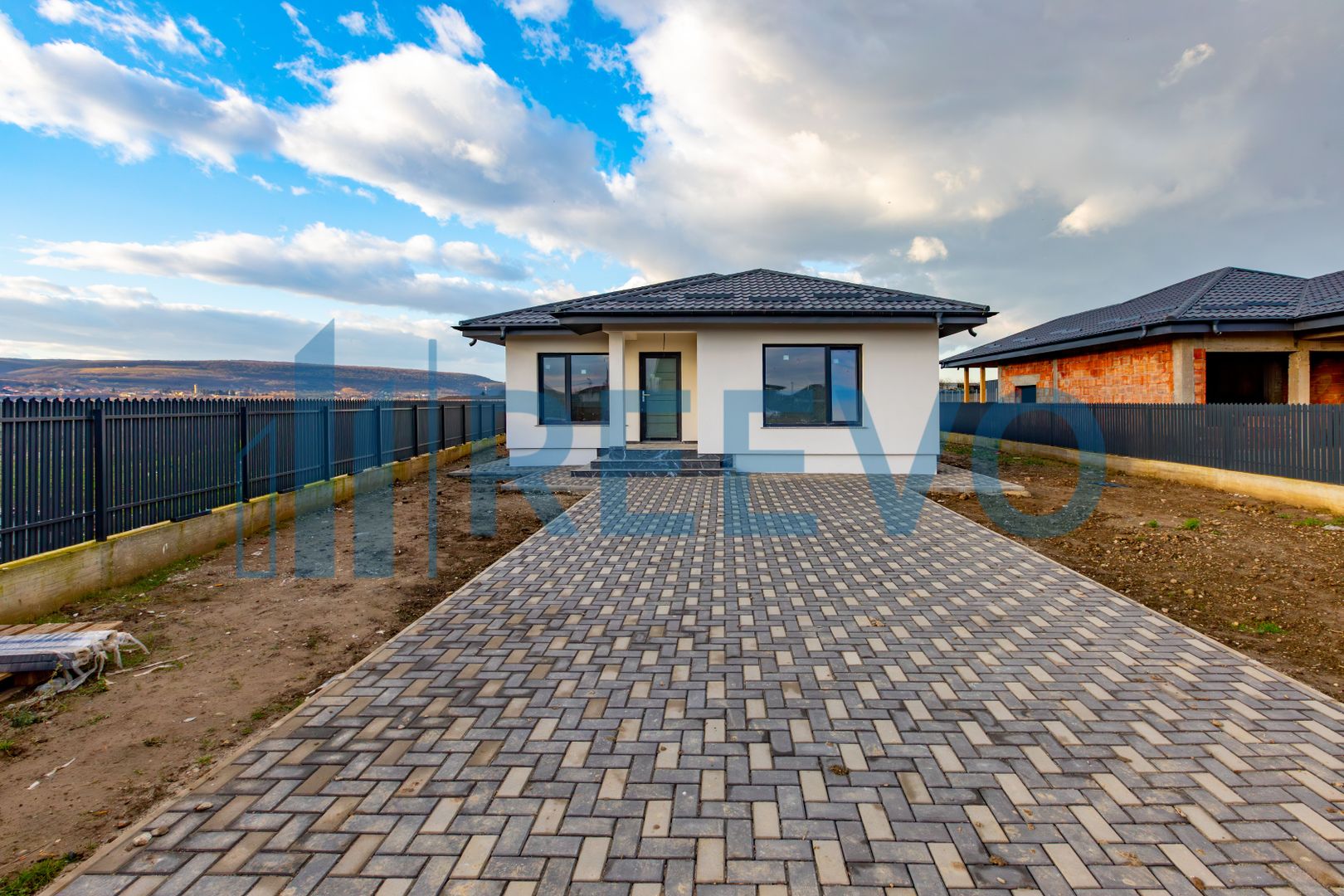 Casă/Vilă nouă de vânzare în Lilieci, Bacău - Poză 1