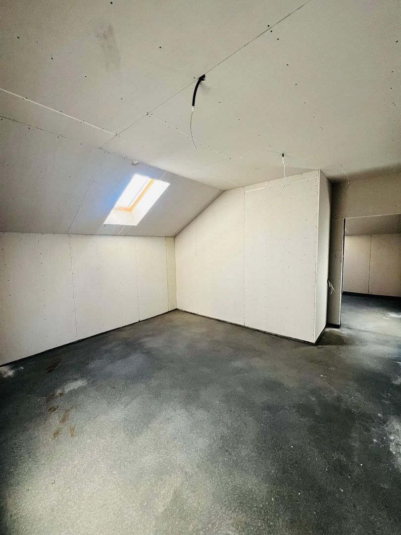 Casa noua ,  finisata cu 5 camere in localitatea Santandrei - Poză 6