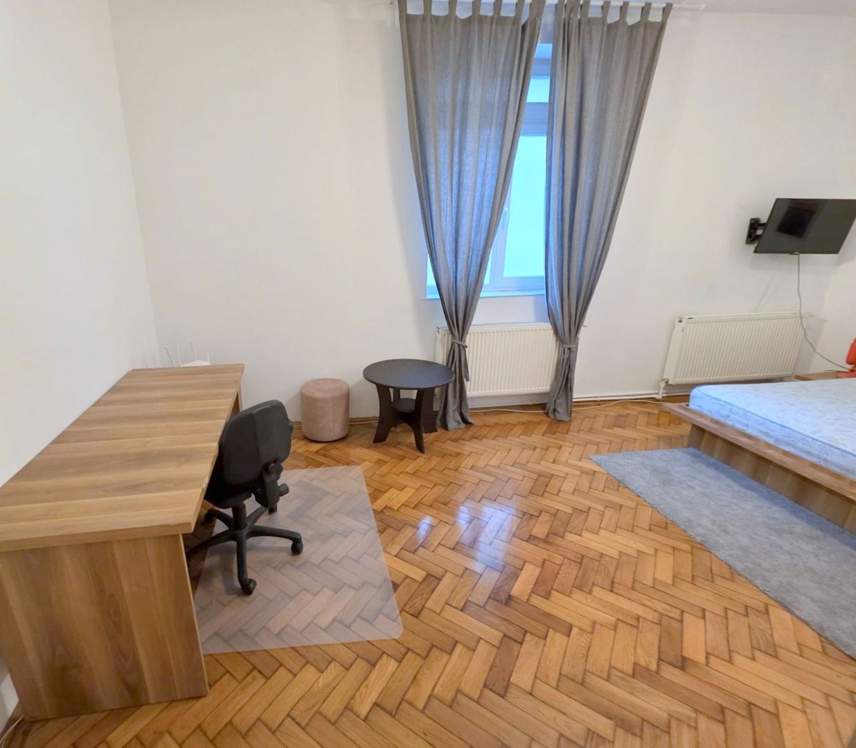 De inchiriat apartament cu o camera ultracentral, et. 1, 320 euro - Poză 2