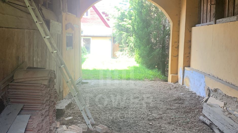 Casă în centrul Cisnădioarei cu 243mp de locuit și teren de 936mp - Poză 17