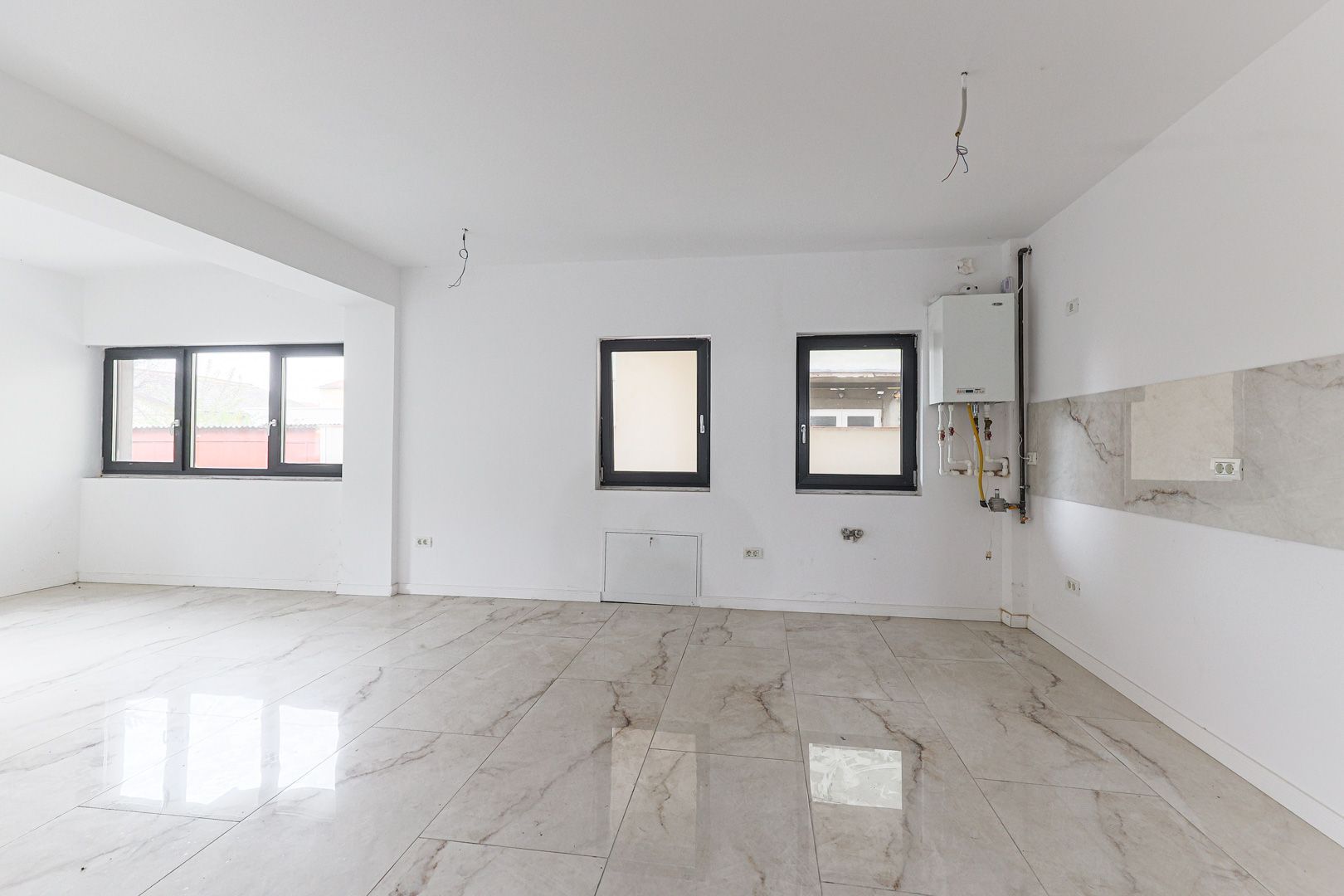 VÂNDUT! Apartament nou, ultracentral, cu loc de parcare privat - Poză 7