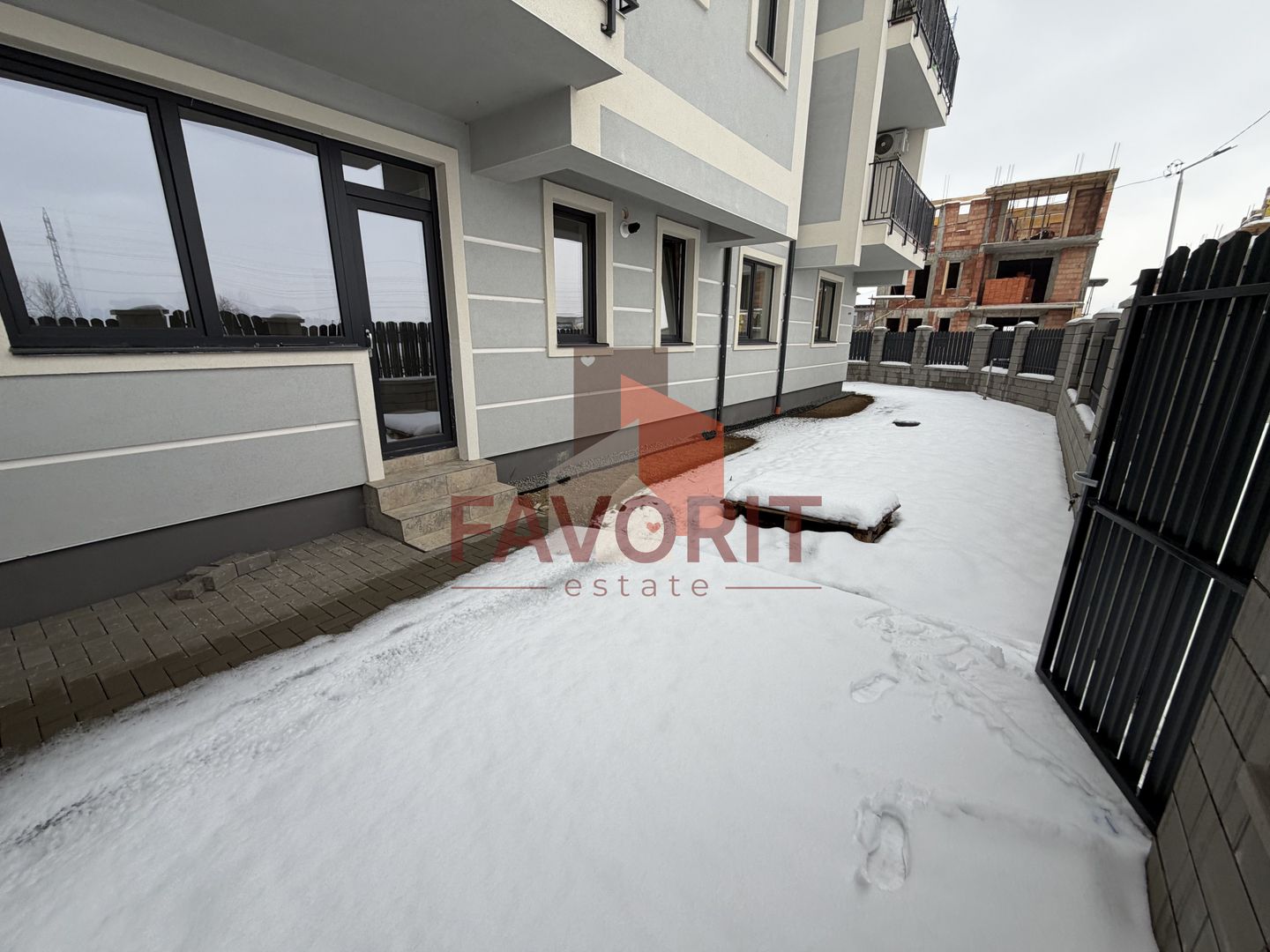 Bloc Nou. Gradina proprie de 103 mp si 2 locuri de parcare inscrise in CF. - Poză 5