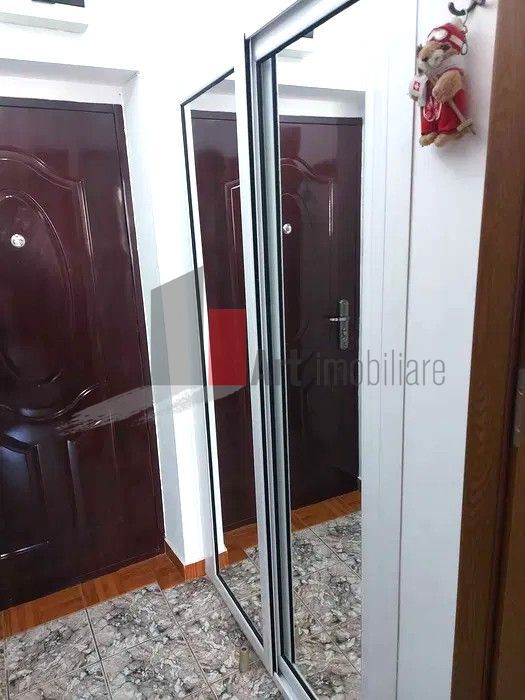 Gars. 31 mp, et 9/10, bloc reabilitat, instalații refăcute, mobilată și utilată - Poză 13