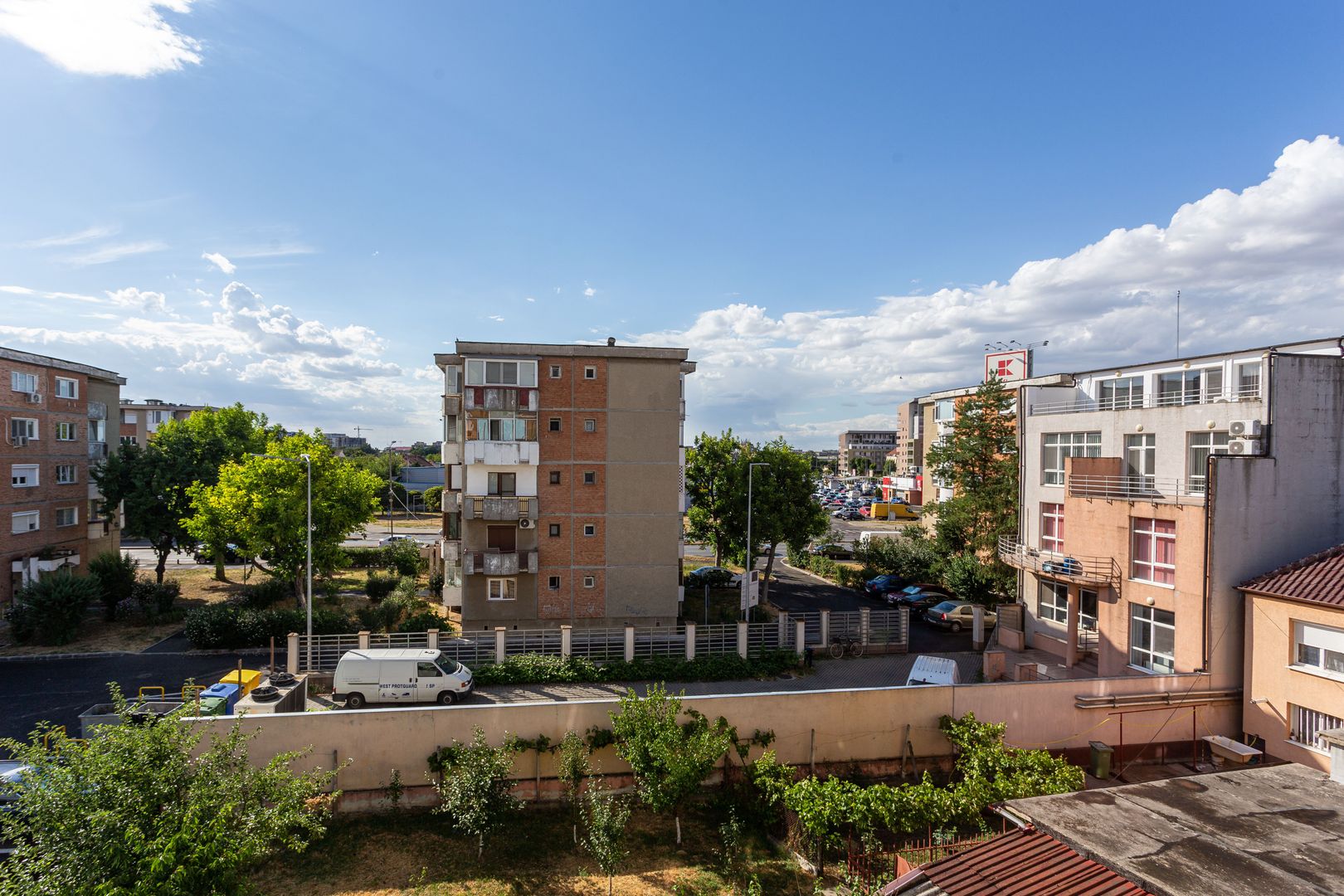 Ap cu 4 camere, la etajul 3, zona Kaufland, Banu Mărăcine - Poză 1