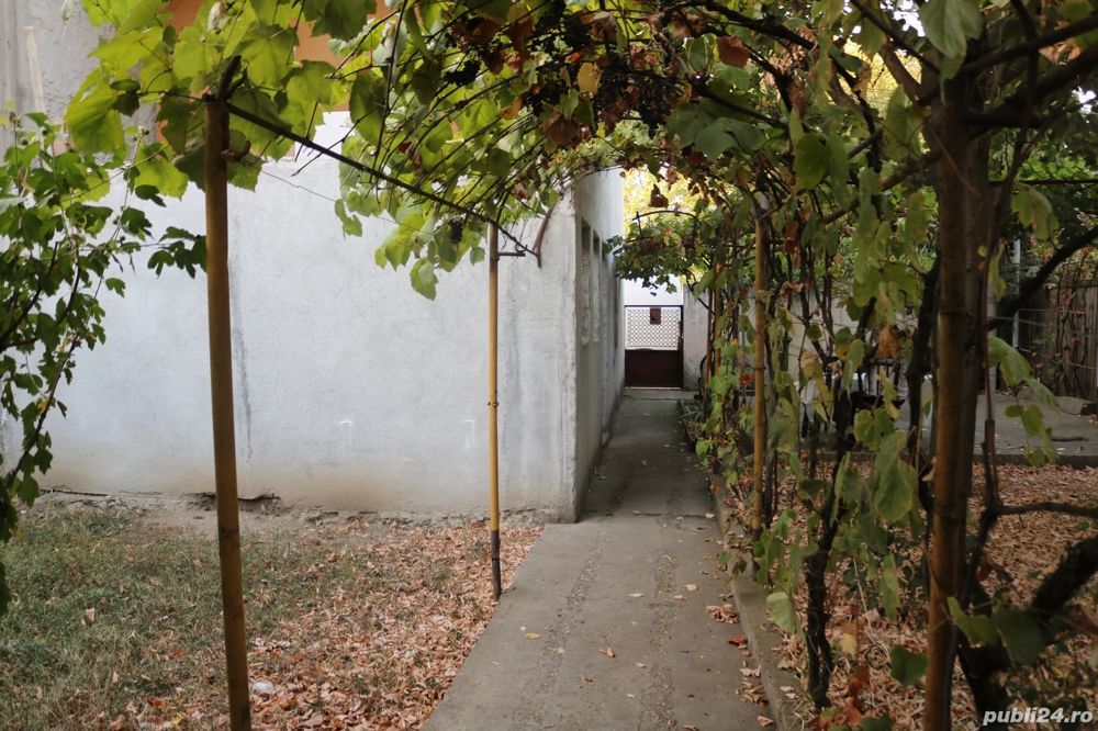 Vand casă cu teren. - Poză 5