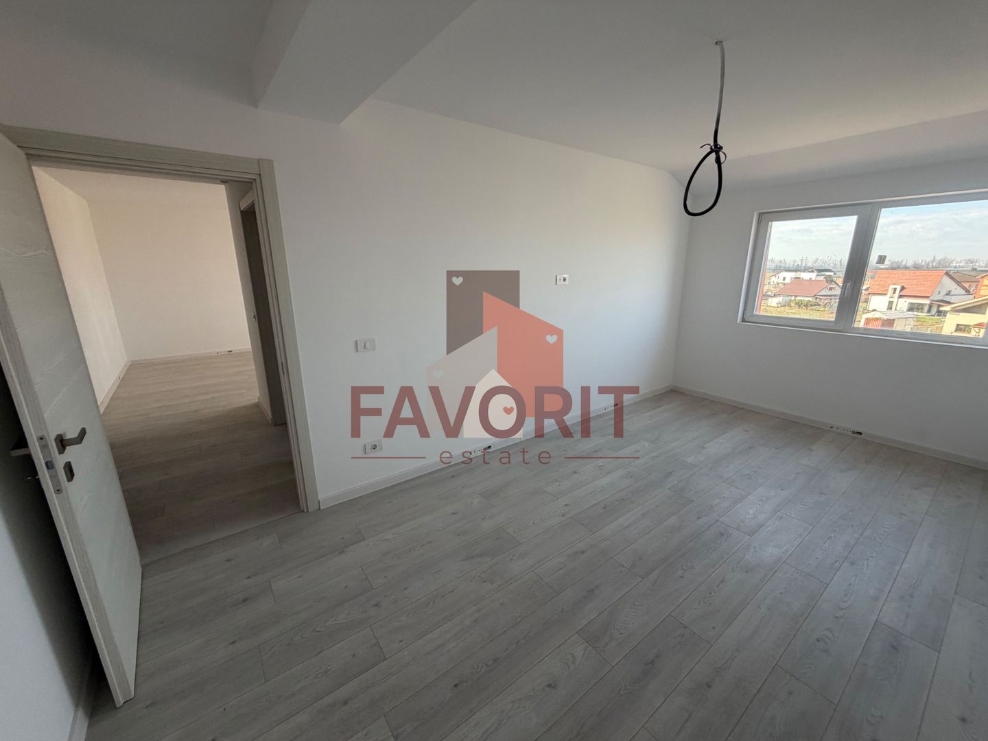 Decomandat. Disponibil imediat. Strada asfaltata - Poză 11