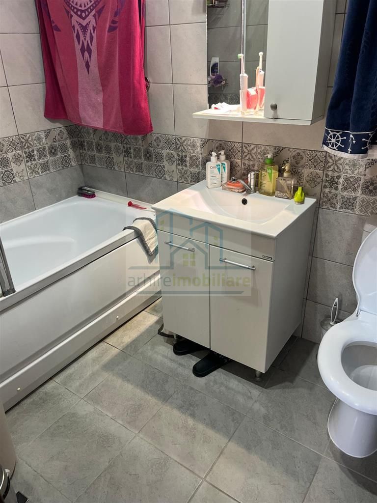 Apartament 3 camere decomandat et 1/4 2 bai loc de parcare inclus in pret - Poză 13