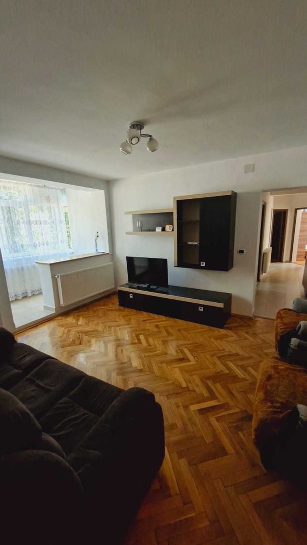 De vânzare apartament 4 camere - Poză 2