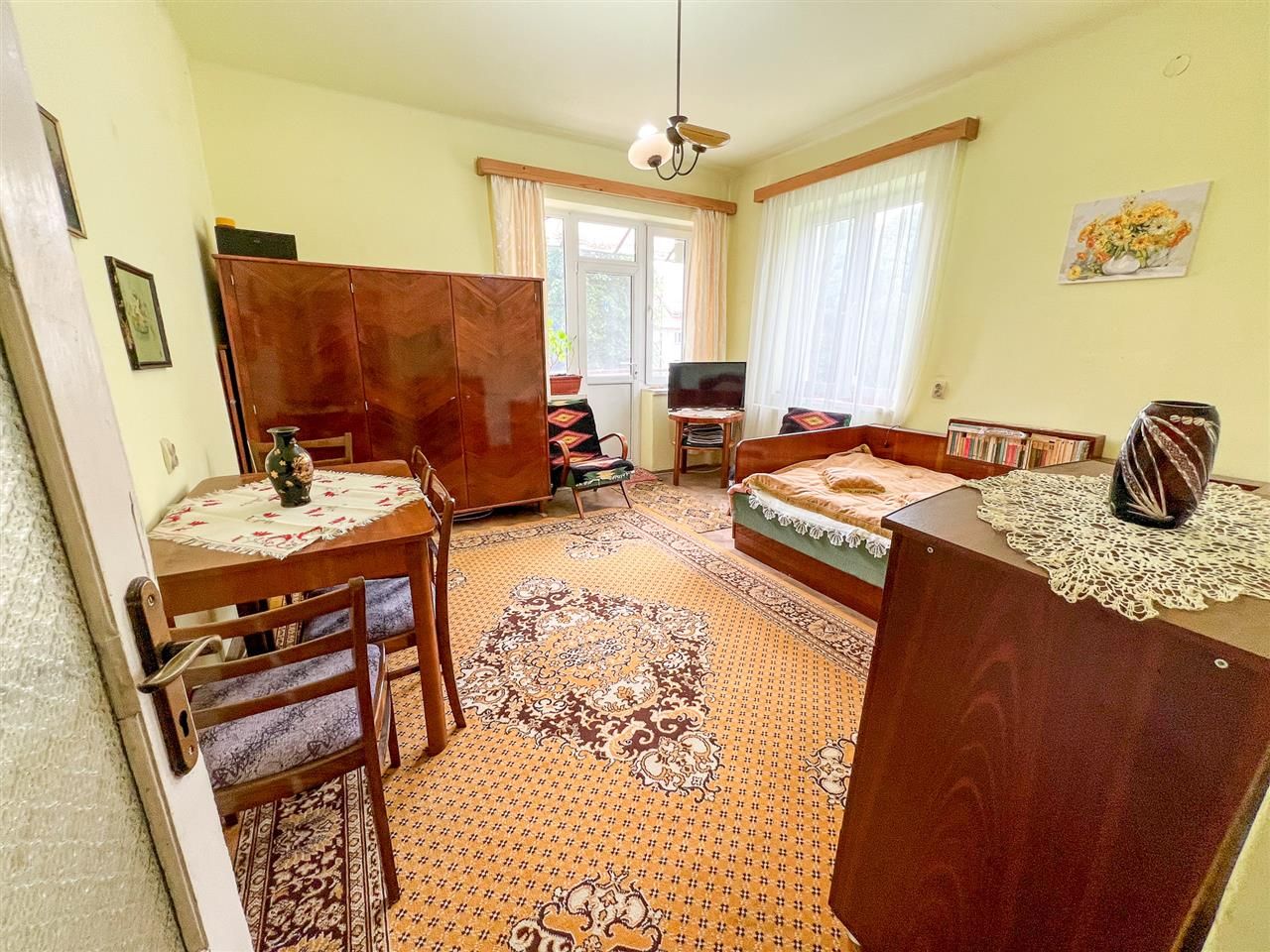 Decomandat, spatios, etaj 1, cadru cu verdele naturii, Zarnesti, Brasov - Poză 1
