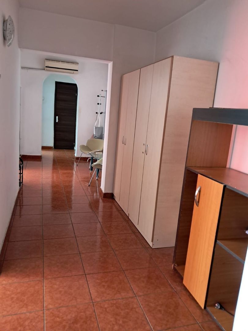 De inchiriat apartament 3 camere zona Gorjului/Lujeurului - Poză 1