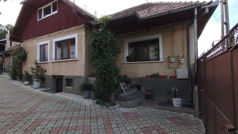 Casa individuala 140mp, teren 1555 mp, Sacele. - Poză 1