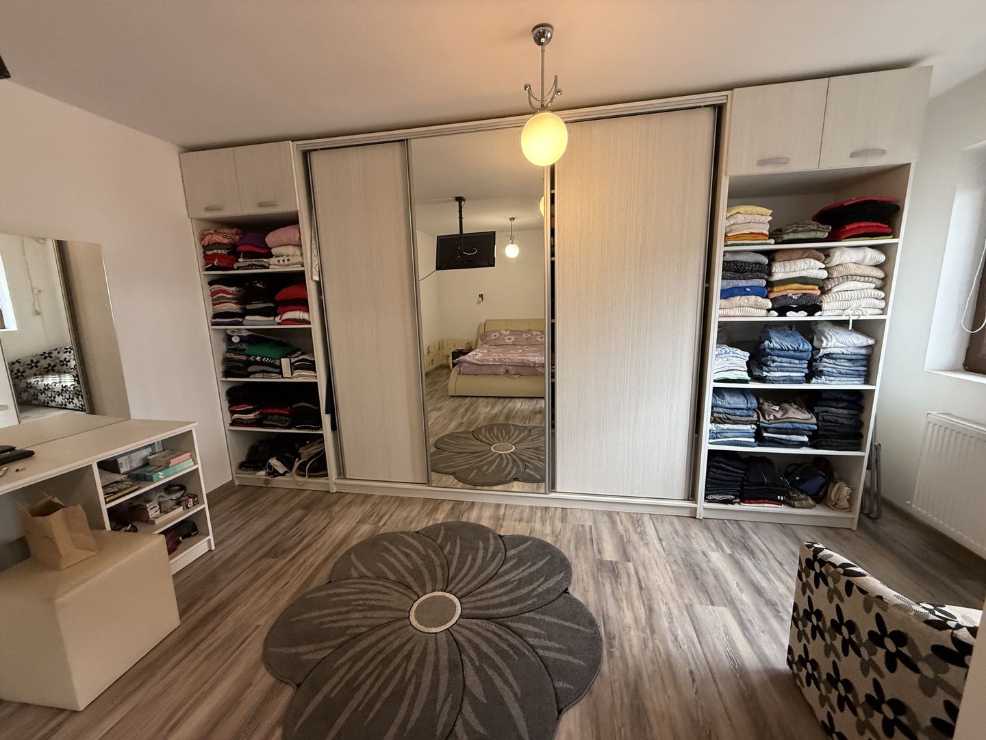 Casă înșiruită complet mobilată + curte+ 2 parcari în complex inchis! - Poză 8