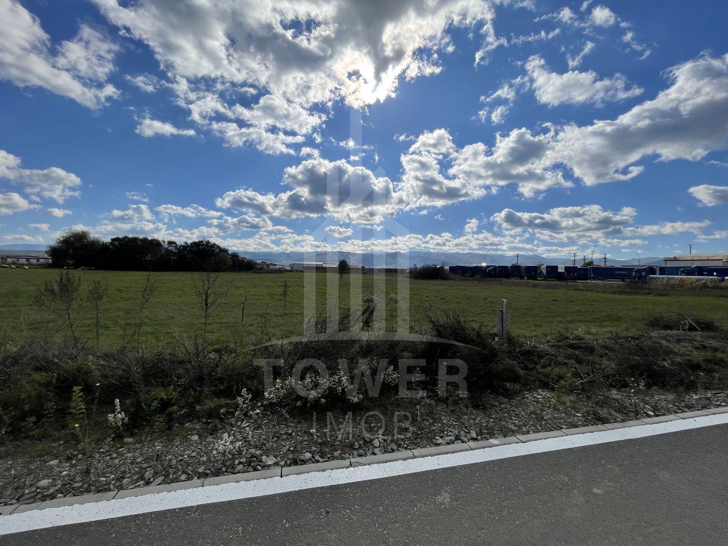 Teren industrial de vânzare în Cristian – 6.000 mp, deschidere la drum asfaltat - Poză 3