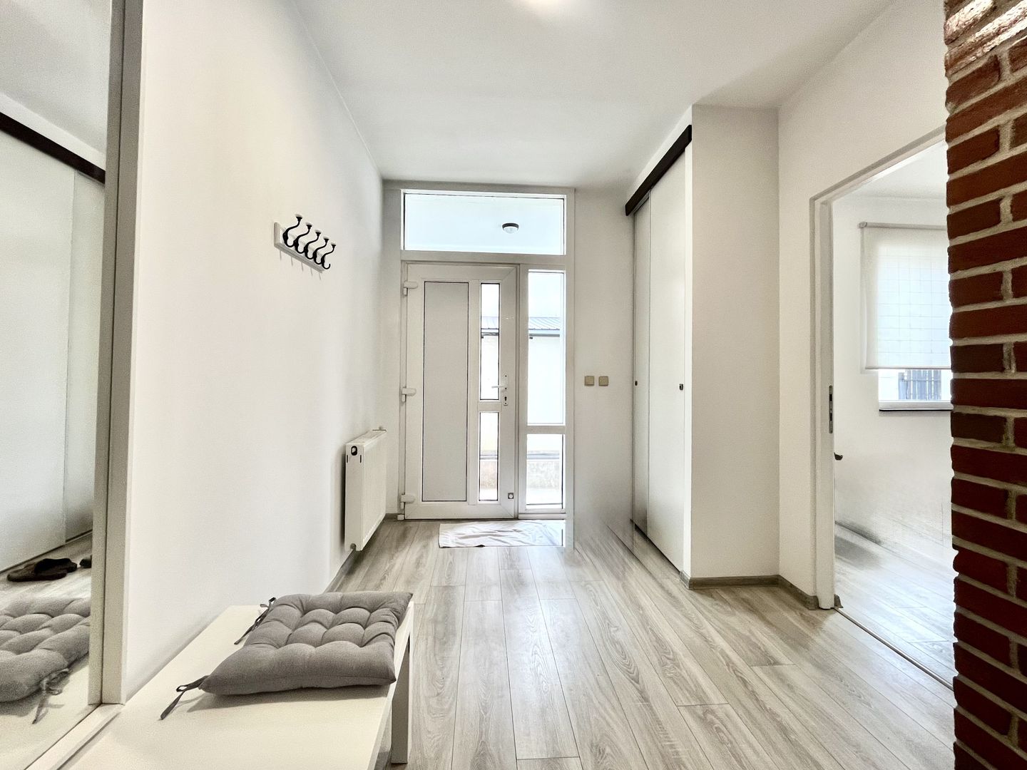 Casă luminoasă cu curte și garaj, perfectă pentru familie | Braytim - Poză 23