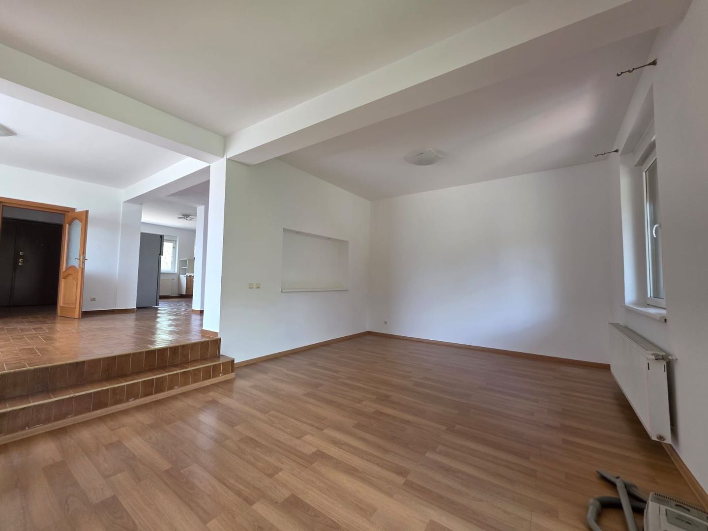 Vilă de inchiriat 5 dormitoare curte 300 m Iancu Nicolae Baneasa - Poză 3