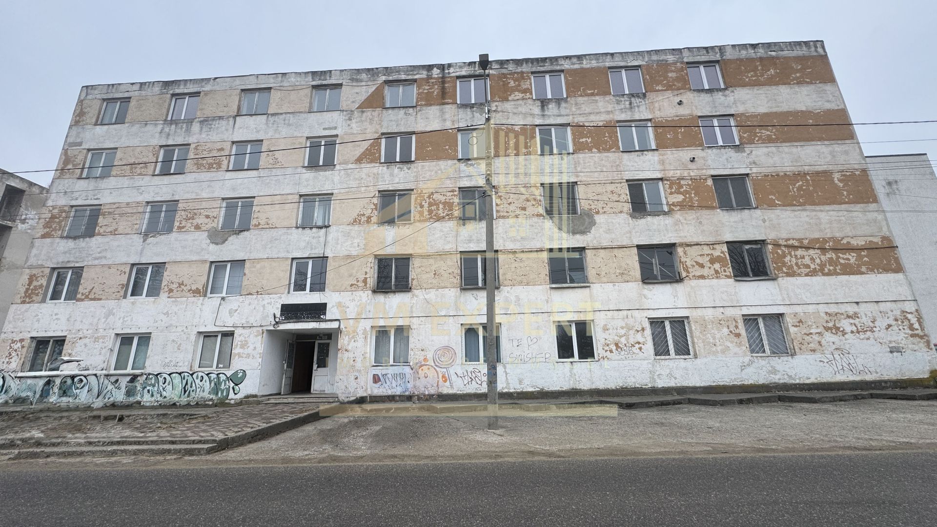 BLOC DE GARSONIERE P+4 SUPRAFAȚĂ UTILĂ 2135MP TEREN 2967 MP CĂMPULUNG - Poză 2