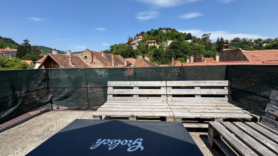 Casă în centrul istoric al Brașovului – 2 intrări, curte comună - Poză 22