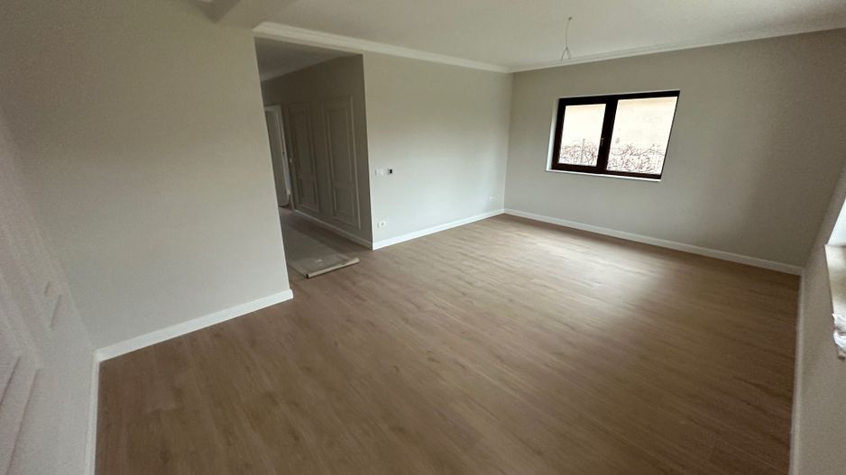 CASA TIP DUPLEX DESPARTIT PRIN GARAJ - Poză 32