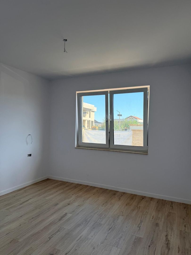 Casa de vanzare pe un singur nivel zona ORIZONT pret 220 negociabil - Poză 2