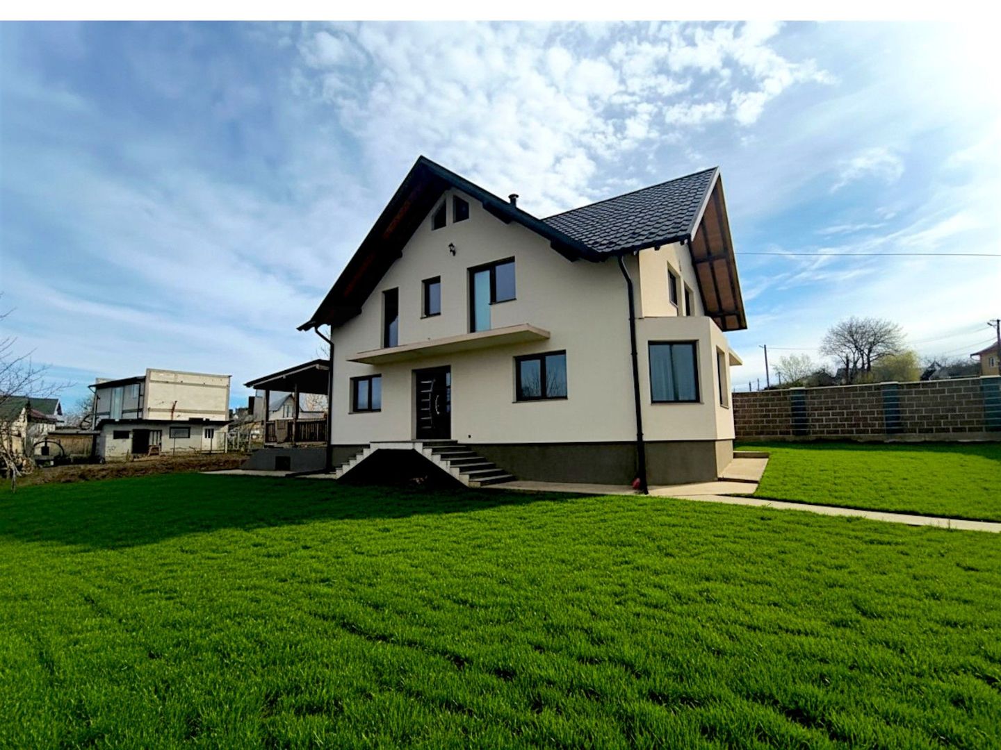 Vilă Spațioasă de vanzare în Sf. Ilie | 175 MP Utili - Poză 2