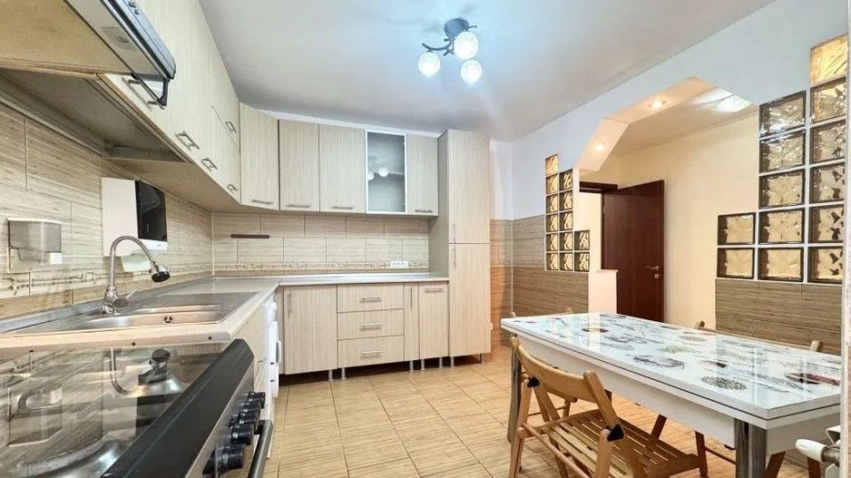 Vanzare Apartament 3 camere  74 mp, bloc reabilitat, et 4/10 Șoseaua Alexandriei - Poză 1