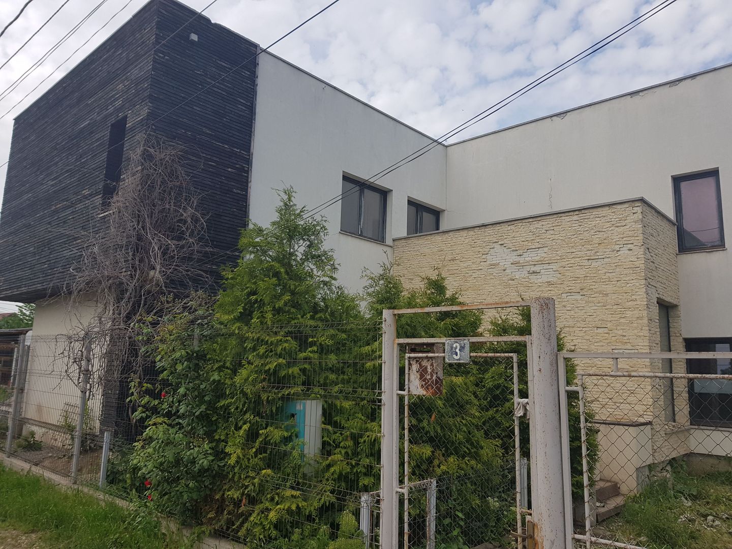 Casă Sabareni - Poză 1