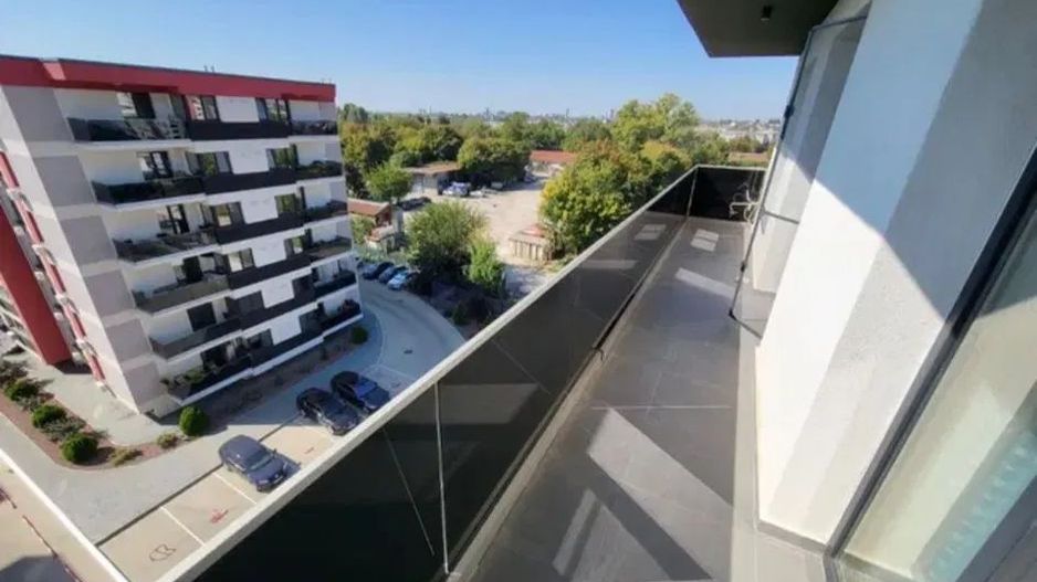 De vanzare apartament  cu 3 camere, Complex Crizantema, etaj 5, 135.000 E - Poză 2