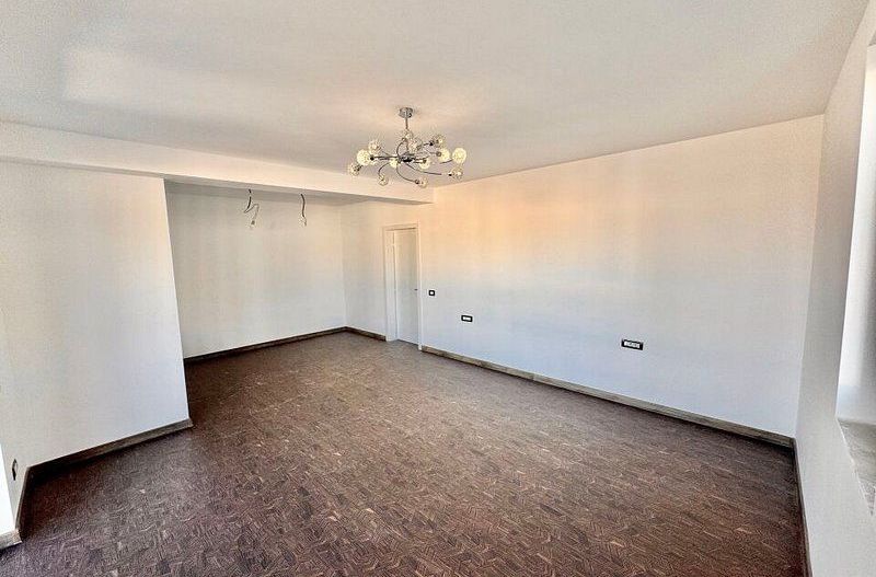 Vila cu bucatarie inclusa -otopeni central - Poză 17