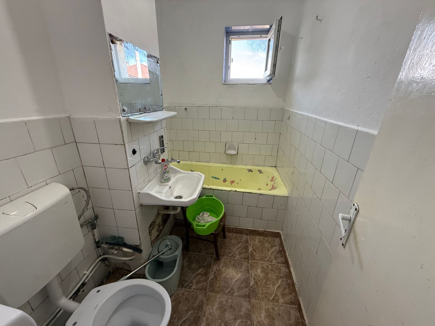 Garsonieră 27 mp cu balcon - etaj 2 - nemobilata -bloc an 1980 - Poză 7