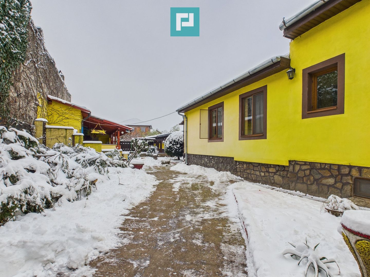 Casă cu 4 camere în zona Parneava - Poză 23