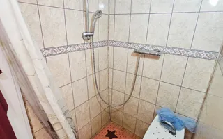 🏡 Casă spațioasă cu 9 camere în Strejnicu – pentru locuință, birouri - Poză 15