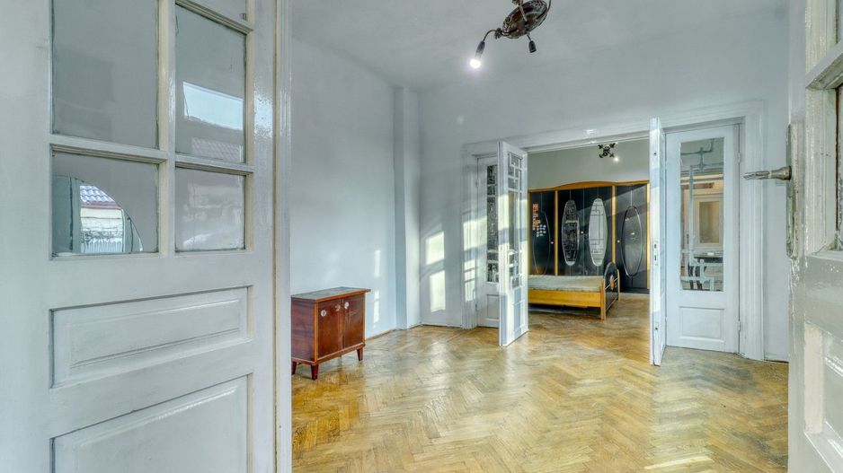 Centru- Casă boierească individuală- 5 camere si  451 mp teren - Poză 8