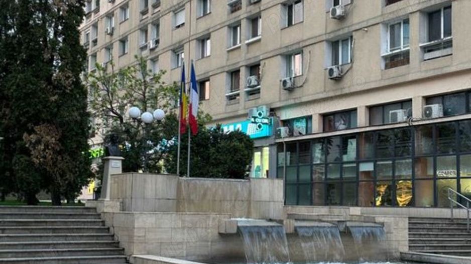 Ag BRASADAS vinde apartament cu 3 cam Piata Unirii etaj 2. - Poză 1